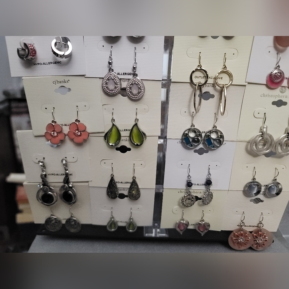 Closet Clear out Sale All 36 Pairs of Earrings Brand new - Picture 15 of 17